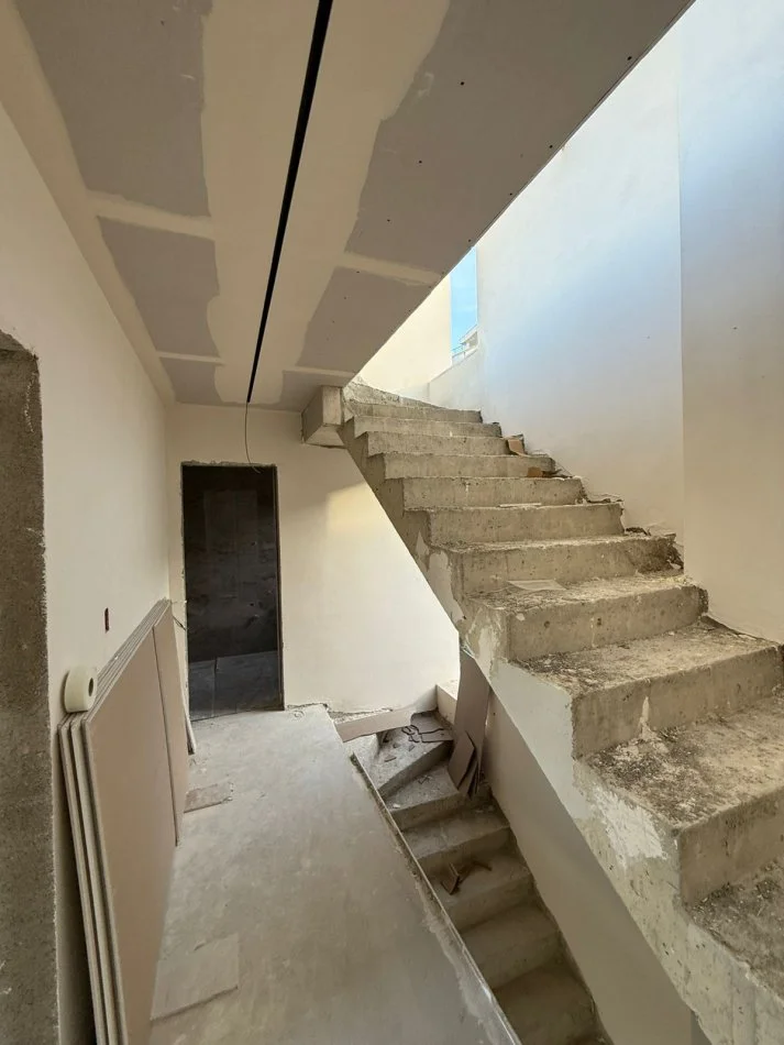 Tirane, jepet me qera Vile 3 Katshe , 300 m² 300 € (ZONA E LIQENIT)