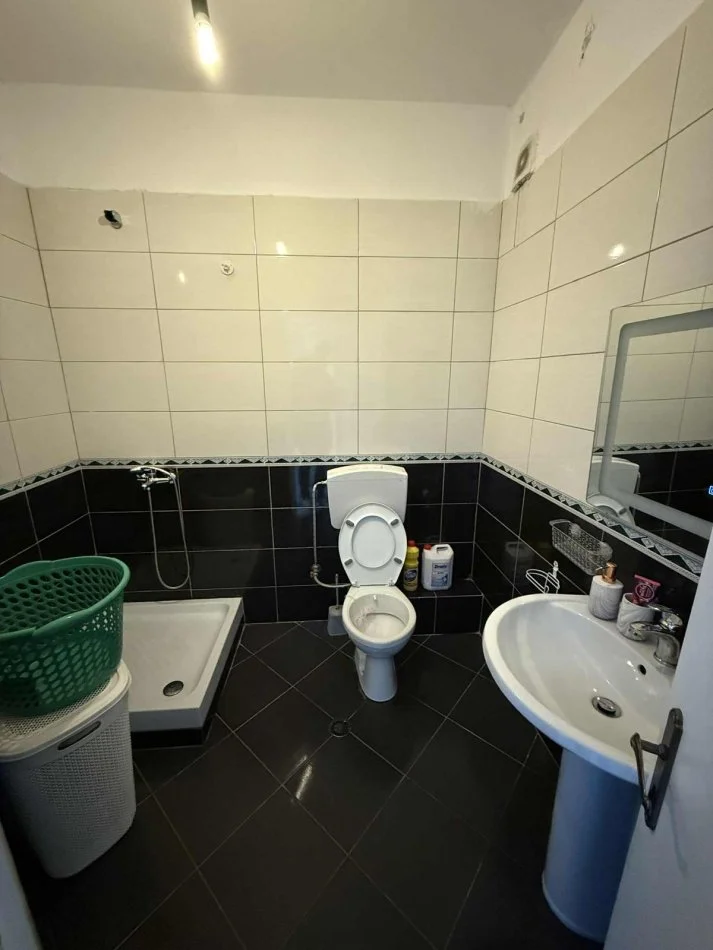 Tirane, jepet me qera apartament 2+1+Ballkon , 103 m² 620 € (Astir, Kompleksi Fratari)