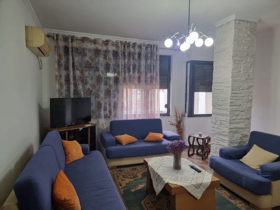 Tirane, jepet me qera apartament 2+1 Kati 8, 100 m² 600 € (SELVIA)