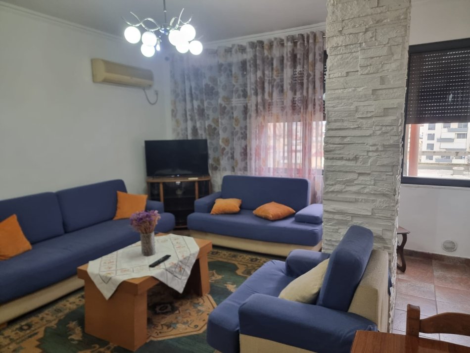 Tirane, jepet me qera apartament 2+1 Kati 8, 100 m² 600 € (SELVIA)