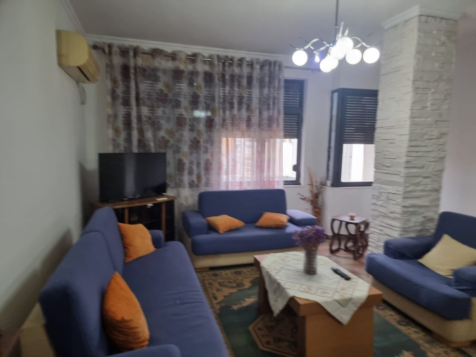 Tirane, jepet me qera apartament 2+1 Kati 8, 100 m² 600 € (SELVIA)