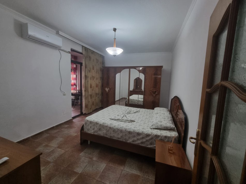 Tirane, jepet me qera apartament 2+1 Kati 8, 100 m² 600 € (SELVIA)