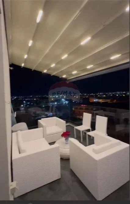 Vlore, shitet apartament duplex Dublex Kati 6, 265 m² 350.000 € (Rruga Enver Jaho, pranë Fjortesit)