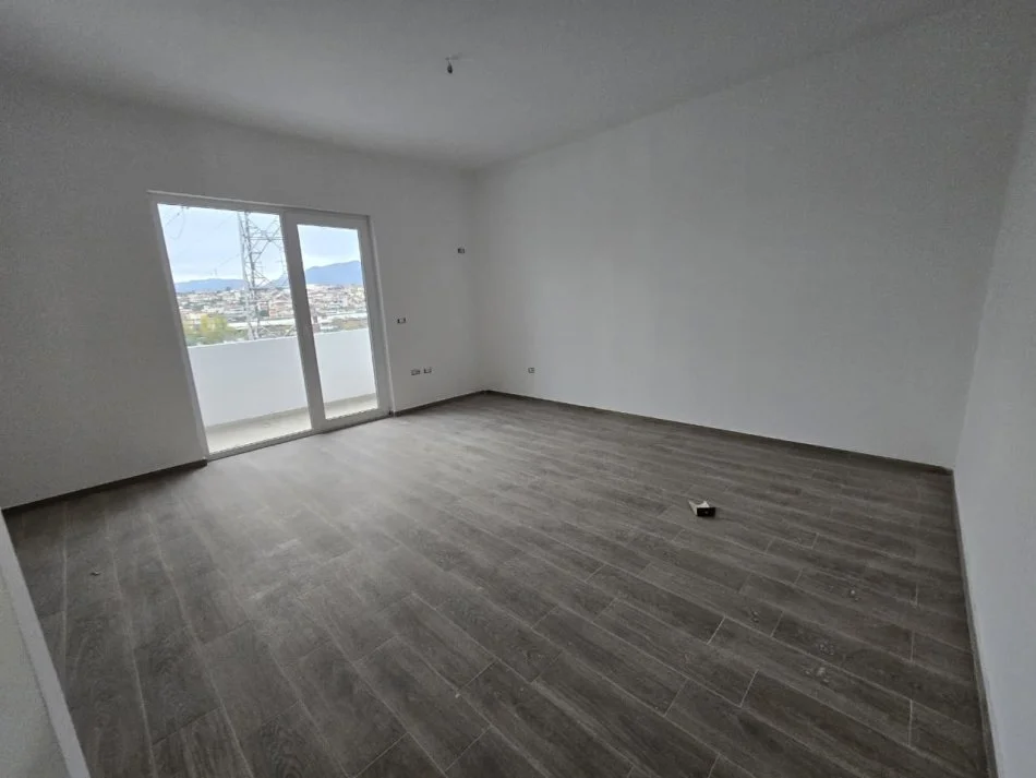 Tirane, shitet apartament 1+1+Ballkon Kati 3, 90 m² 121.000 € (BULEVARDI I RI)