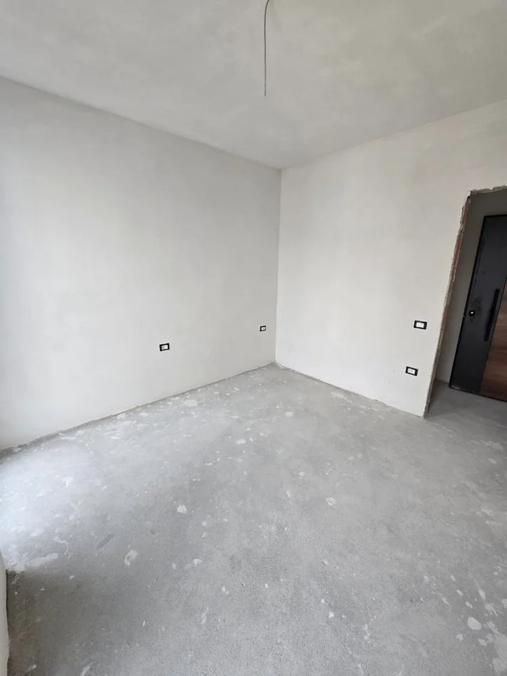 Tirane, shitet apartament 2+1+Aneks+Ballkon , 112 m² 212.200 € 