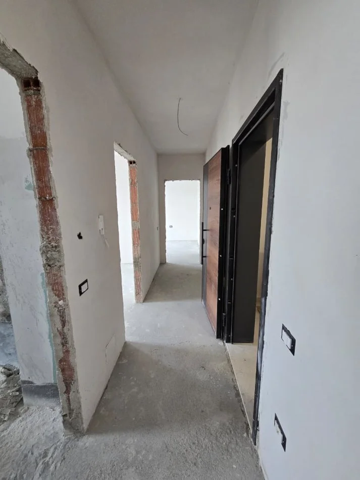 Tirane, shitet apartament 2+1+Aneks+Ballkon , 112 m² 212.200 € 