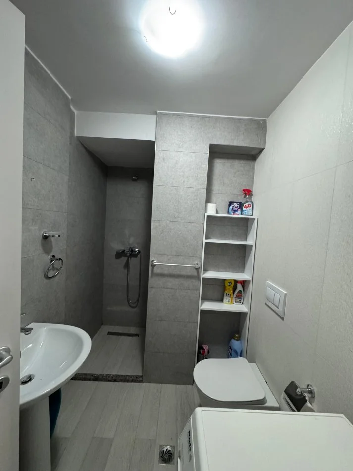 Tirane, jepet me qera apartament 1+1 Kati 1, 450 € 