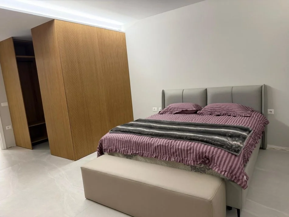 Tirane, jepet me qera Vile , 140 m² 4.000 € (Sauk)