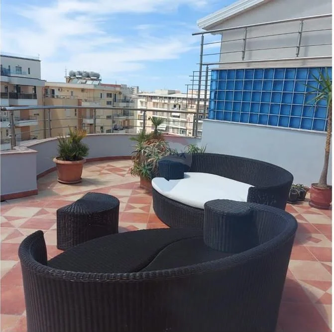 Vlore - Lungomare, shitet apartament+verande | Penthouse 2+1+Ballkon , 115 m² 260.000 € (LUNGO MARE, VLORË)