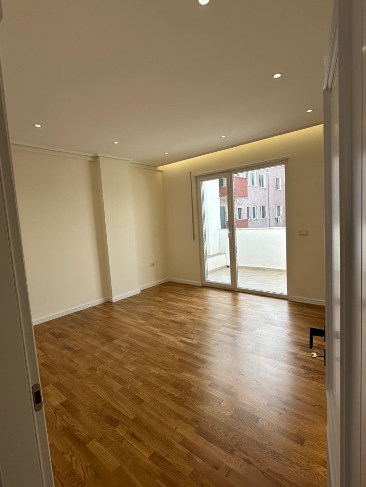 Tirane, shitet apartament 2+1+Ballkon Kati 5, 86 m² 140.000 € 