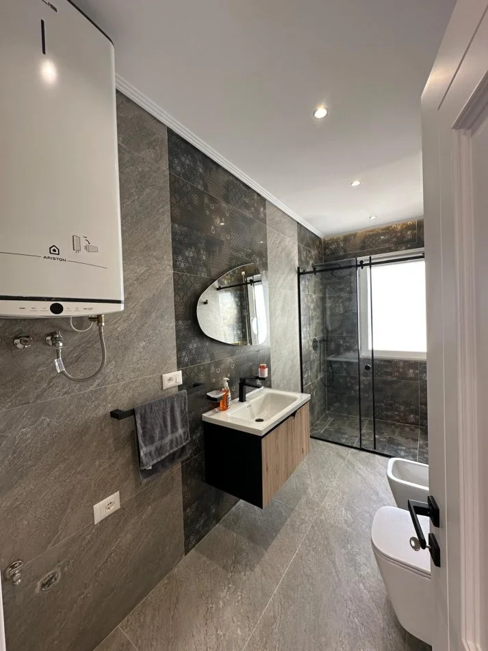 Tirane, shitet apartament 2+1+Ballkon Kati 5, 86 m² 140.000 € 