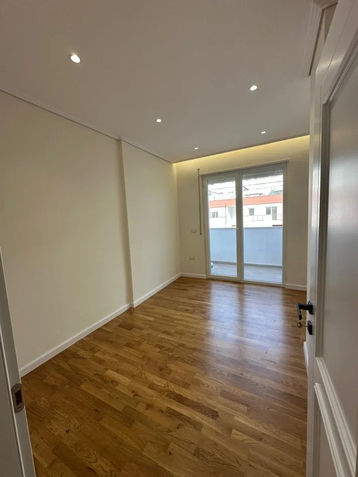 Tirane, shitet apartament 2+1+Ballkon Kati 5, 86 m² 140.000 € 
