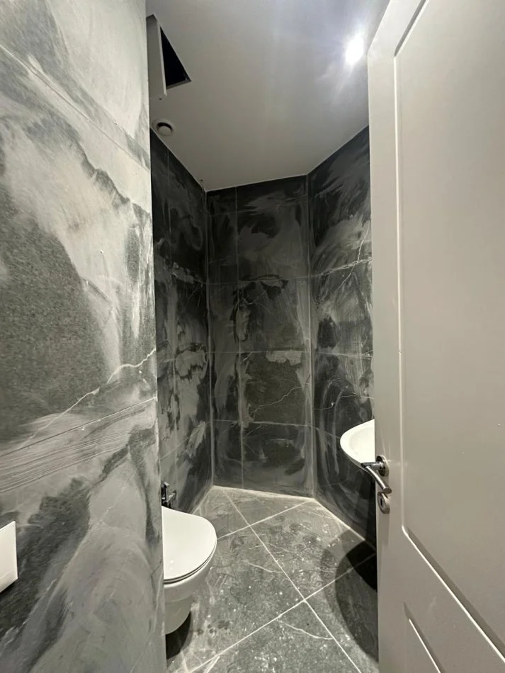 Tirane, shitet apartament 2+1+Ballkon , 130 m² 414.529 € (Rruga e Kosovareve)