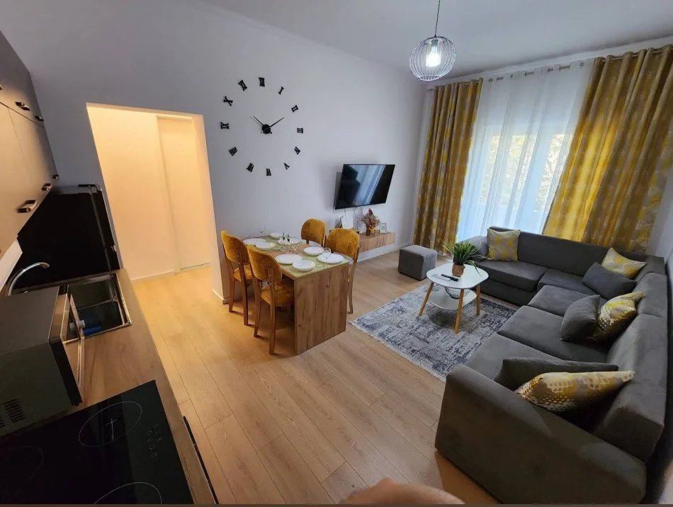 Tirane, jepet me qera apartament 2+1+Ballkon Kati 2, 100 m² 820 € (Rruga e Kavajes)
