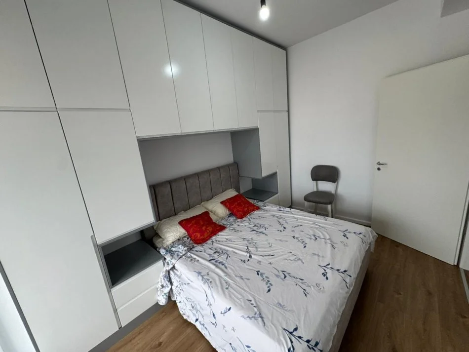 Tirane, jepet me qera apartament 1+1 Kati 6, 