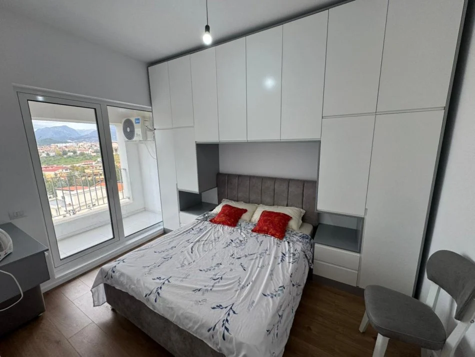 Tirane, jepet me qera apartament 1+1 Kati 6, 