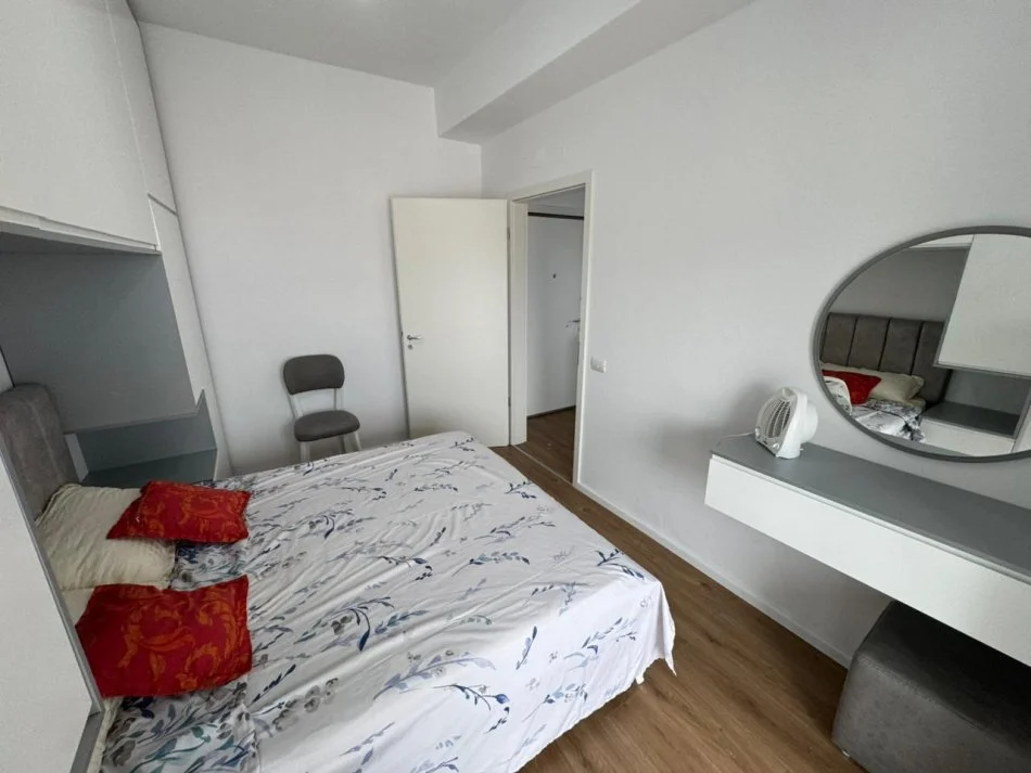 Tirane, jepet me qera apartament 1+1 Kati 6, 