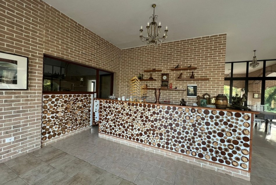 Durres, jepet me qera ambjent biznesi Kati 2, 444 m² 3.500 € (Rruga Luice Miloti)