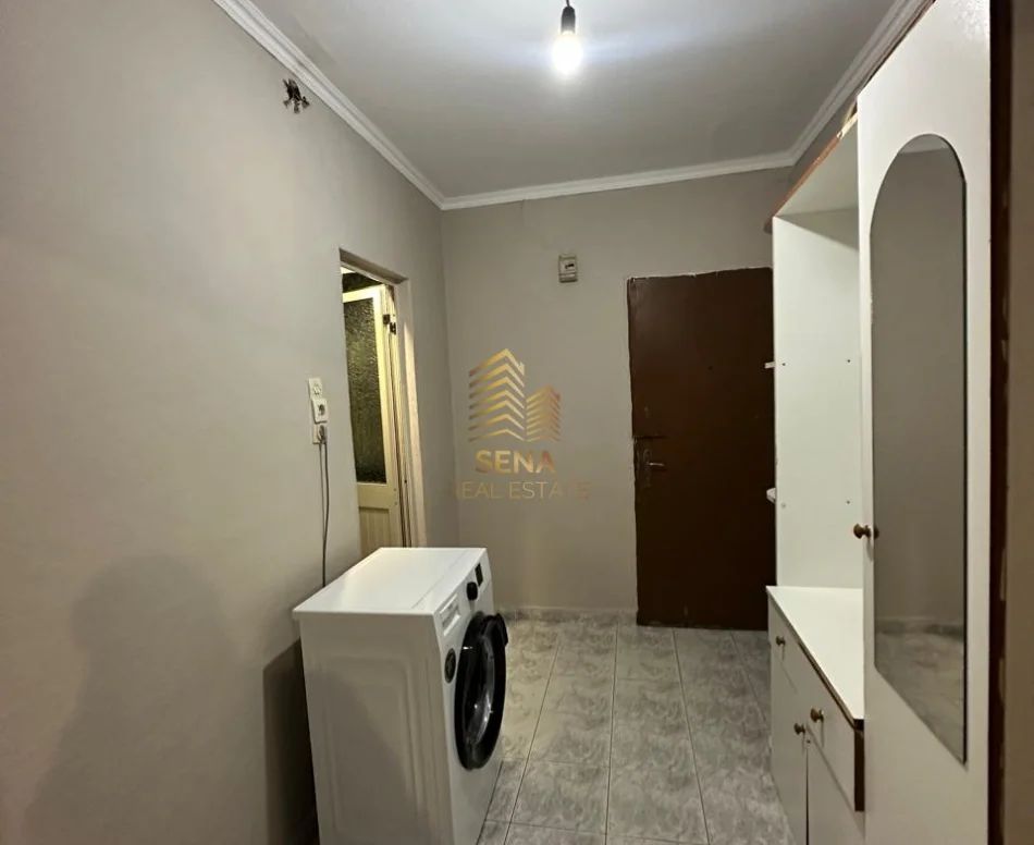 Tirane, jepet me qera apartament 1+1 Kati 4, 65 m² 450 € (Laprake)