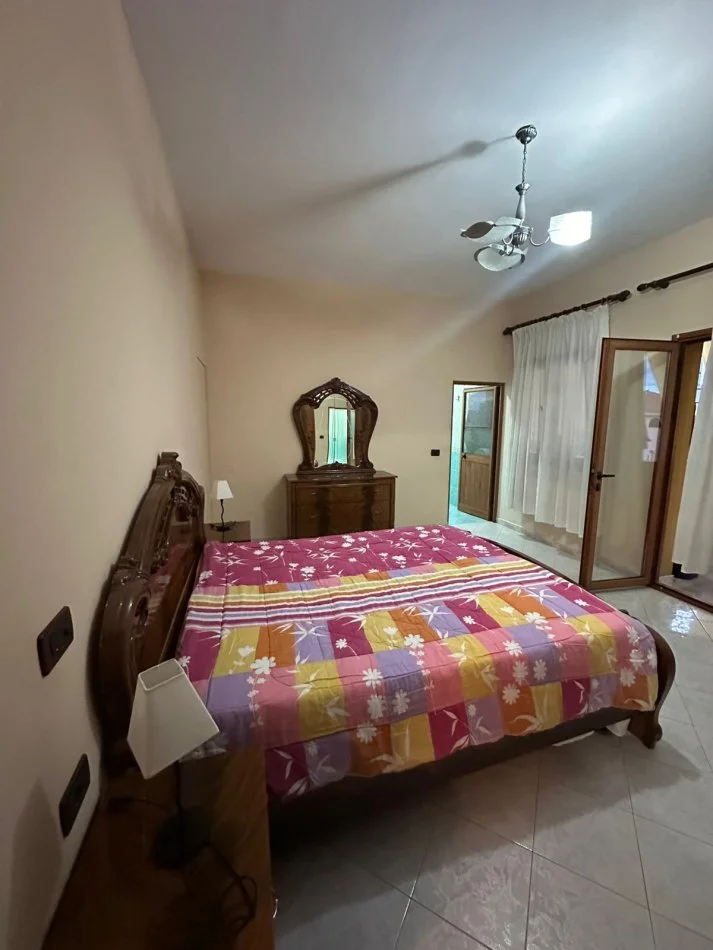 Tirane, jepet me qera Vile 2+1+Aneks+Ballkon , 90 m² 450 € (Rrethi i Shkozes)