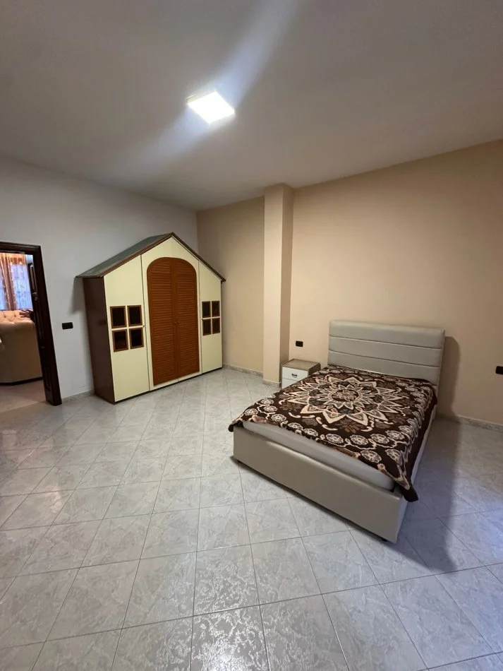 Tirane, jepet me qera Vile 2+1+Aneks+Ballkon , 90 m² 450 € (Rrethi i Shkozes)