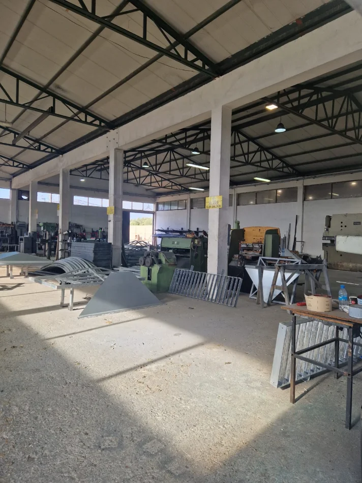 Vlore, shitet magazine Kati 0, 7.000 m² 500.000 € (Novosele, Vlore)