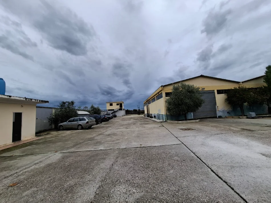 Vlore, shitet magazine Kati 0, 7.000 m² 500.000 € (Novosele, Vlore)