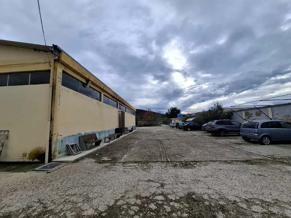 Vlore, shitet magazine Kati 0, 7.000 m² 500.000 € (Novosele, Vlore)