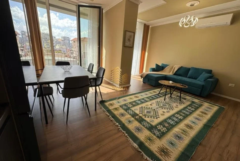 Tirane, jepet me qera apartament 2+1+Ballkon Kati 1, 110 m² 900 € (Rruga Riza Cerova)