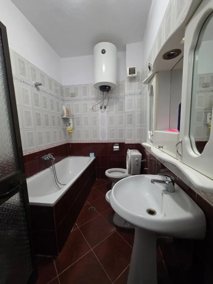 JEPET ME QERA APARTAMENT 1+1  TEK ISH PARKU