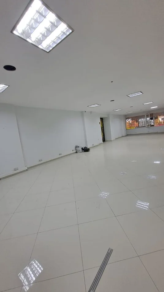 Tirane, jepet me qera ambjent biznesi , 161 m² 2.009 € (Astir)