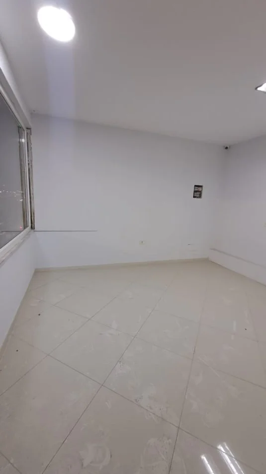 Tirane, jepet me qera ambjent biznesi , 161 m² 2.009 € (Astir)
