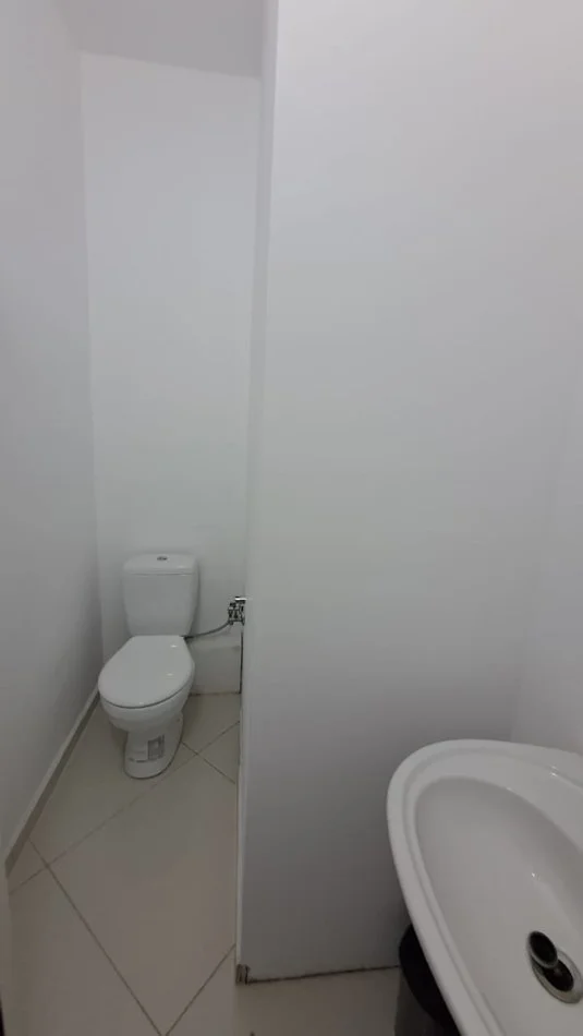 Tirane, jepet me qera ambjent biznesi , 161 m² 2.009 € (Astir)