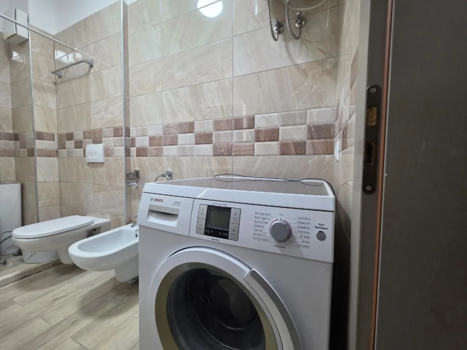 Jepet me Qera Apt 1+1 (+ Bllkn)  Super i Bollshem 70m2  (Fakulteti i Mjeksise - Shkolla e Bashkuar📍) PALLAT i ri v. 2022 - 54,000 leke / Muaj