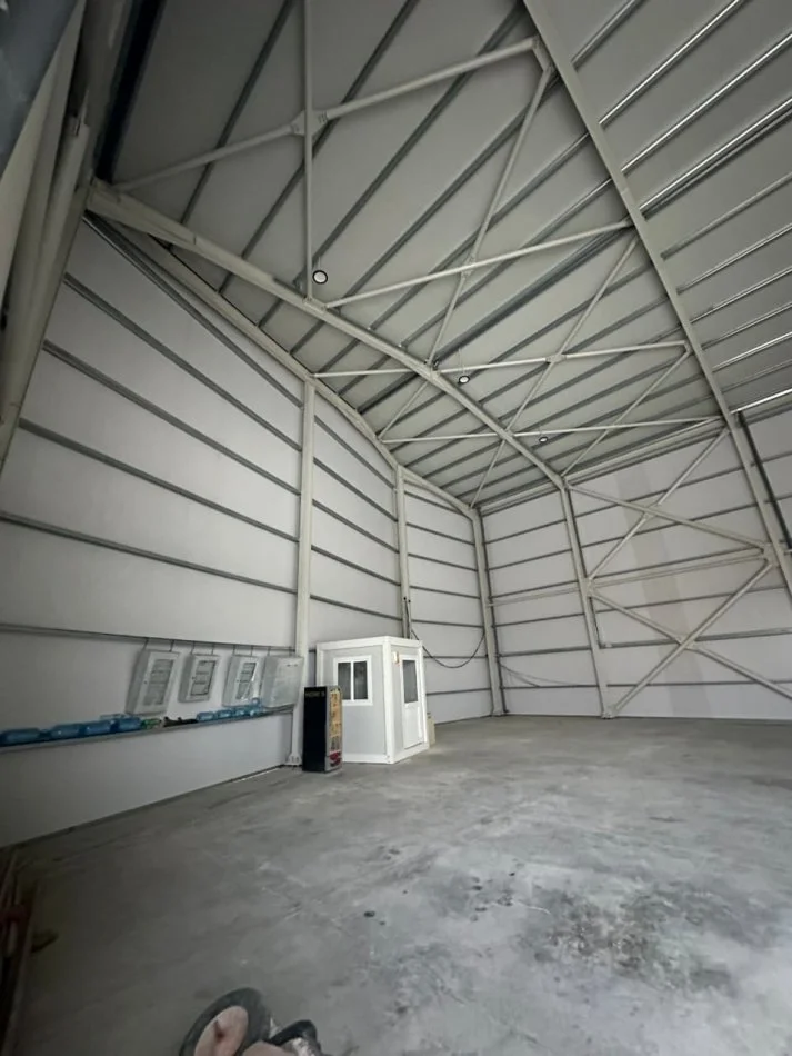 Tirane, jepet me qera magazine Kati 0, 760 m² 2.700 €