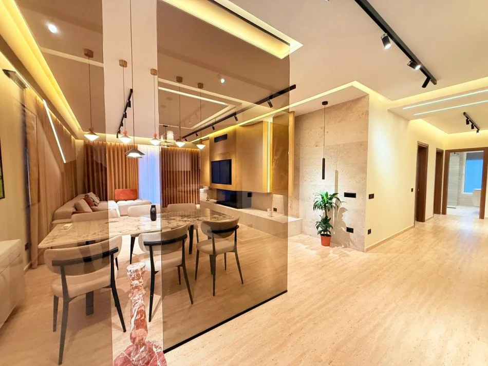 Tirane, jepet me qera apartament 3+1+Ballkon , 200 m² 2.700 € (Teg – Secret Garden)