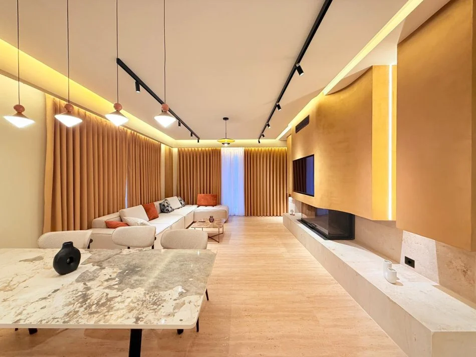 Tirane, jepet me qera apartament 3+1+Ballkon , 200 m² 2.700 € (Teg – Secret Garden)