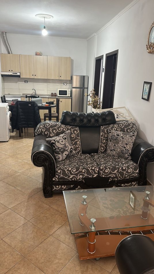 Tirane, jepet me qera apartament 2+1 Kati 2, 70 m² 350 € (Ne fund te rruges 5 Maji)