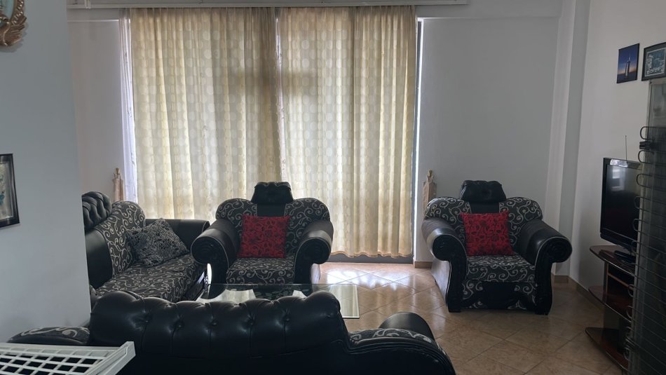 Tirane, jepet me qera apartament 2+1 Kati 2, 70 m² 350 € (Ne fund te rruges 5 Maji)