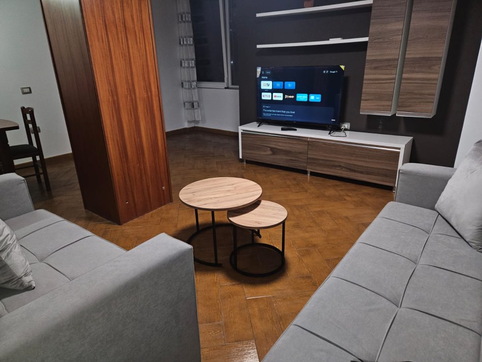 Tirane, jepet me qera apartament 3+1+Ballkon Kati 3, 126 m² 700 € (Zogu i Zi, Rruga Dritan Hoxha)