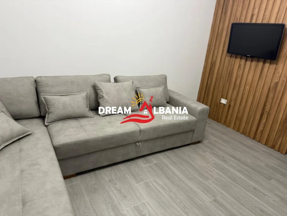 Tirane, jepet me qera apartament 1+1 , 59 m² 570 € (Rruga Qemal Stafa prane Shkolles se Kuqe)