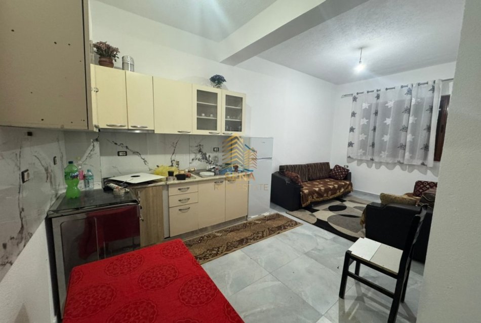 Tirane, jepet me qera apartament 1+1 Kati 1, 75 m² 350 € (Rruga 5 Maji)