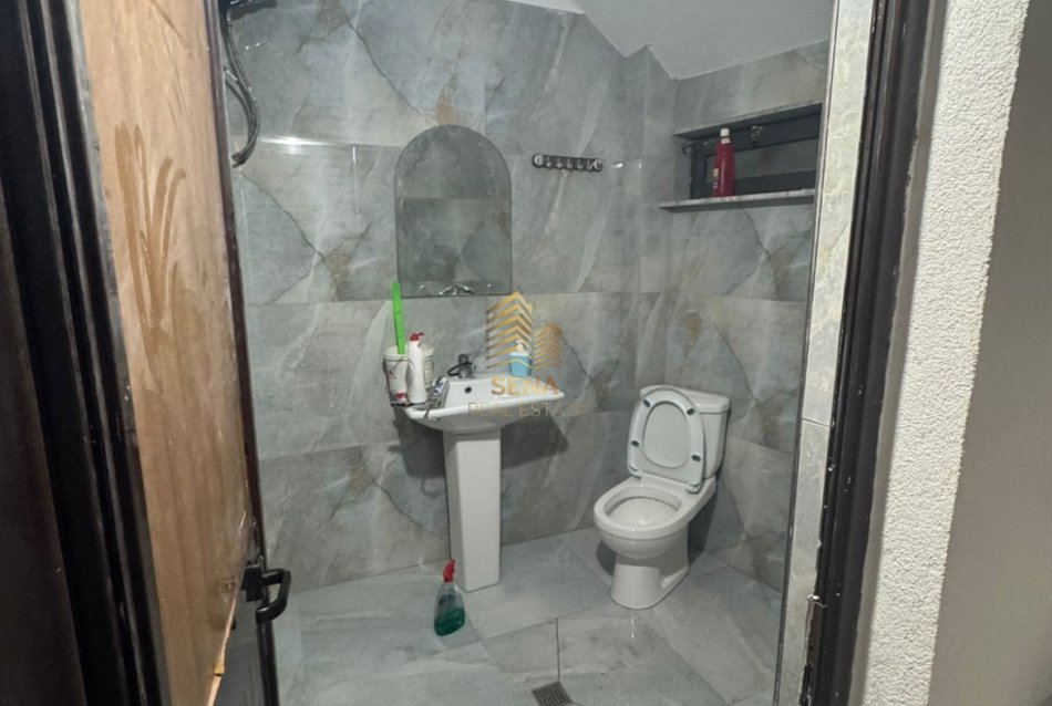 Tirane, jepet me qera apartament 1+1 Kati 1, 75 m² 350 € (Rruga 5 Maji)