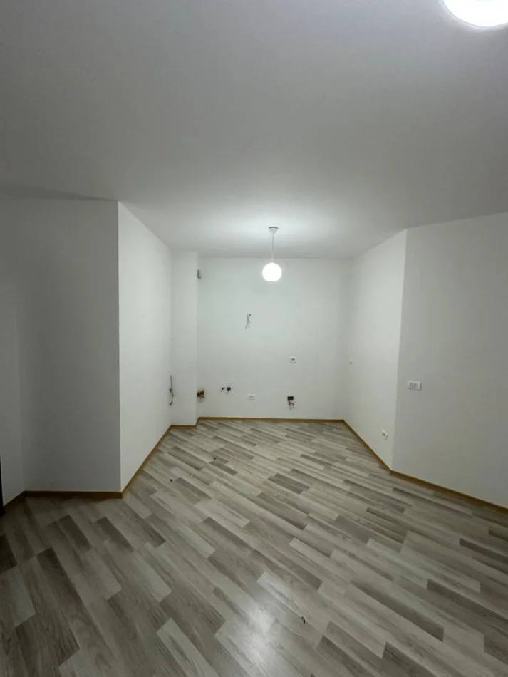 Tirane, shitet apartament 2+1+Ballkon , 111 m² 132.009 € (Yzberisht)