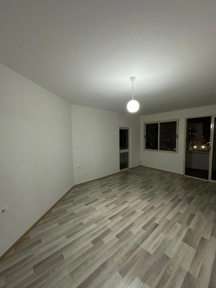 Tirane, shitet apartament 2+1+Ballkon , 111 m² 132.009 € (Yzberisht)