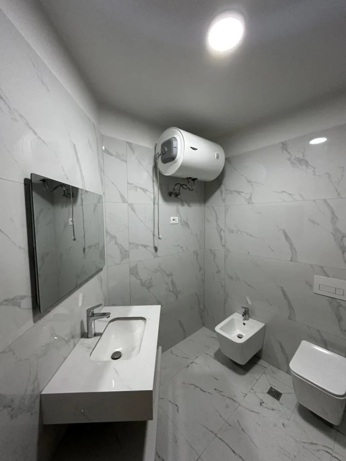 Tirane, shitet apartament 2+1+Ballkon , 111 m² 132.009 € (Yzberisht)