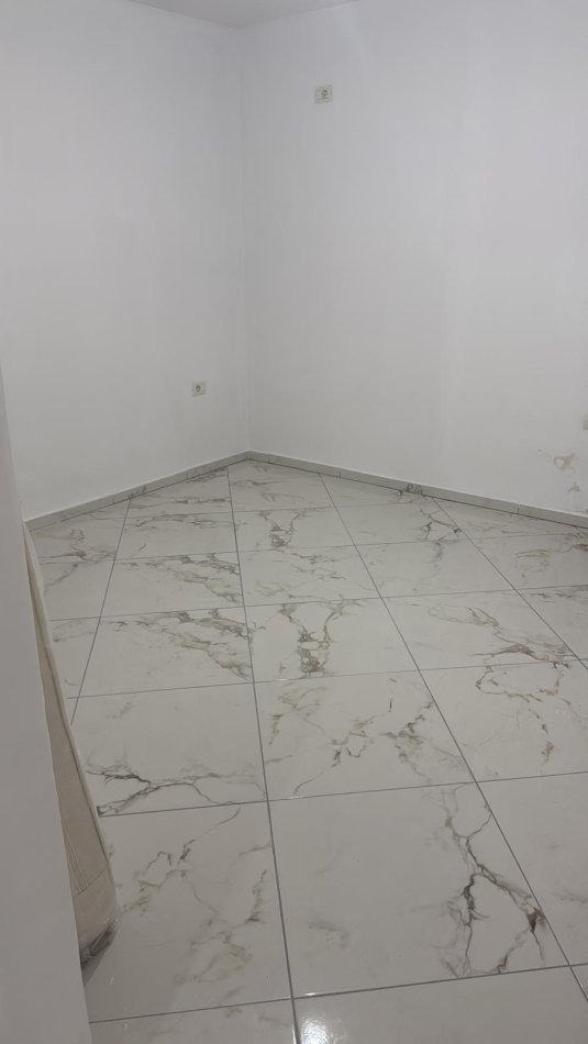 Tirane, jepet me qera apartament 2+1 Kati 1, 117 m² 400 € (Shkolla e Bashkuar)