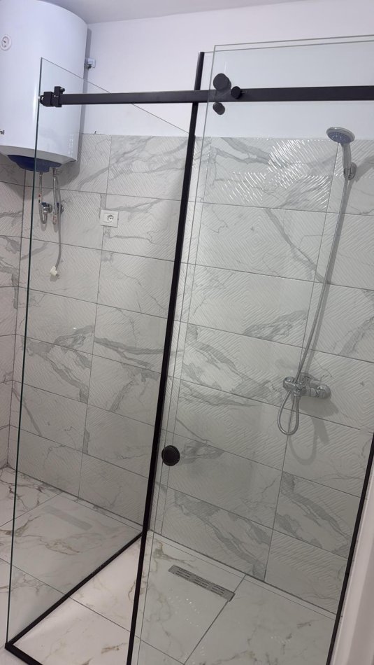 Tirane, jepet me qera apartament 2+1 Kati 1, 117 m² 400 € (Shkolla e Bashkuar)