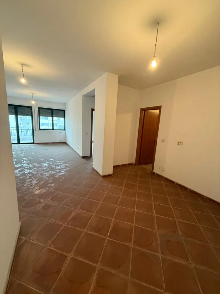 Tirane, shitet apartament 2+1+Ballkon , 124 m² 230.009 € (Mbikalimi i Kristalit, Komuna e Parisit)