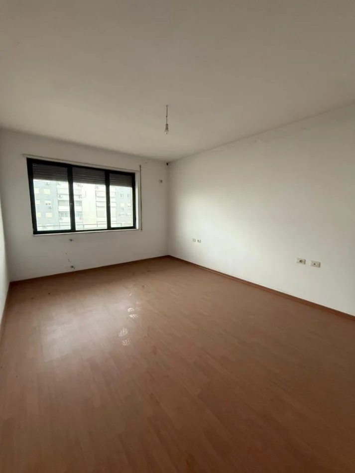 Tirane, shitet apartament 2+1+Ballkon , 124 m² 230.009 € (Mbikalimi i Kristalit, Komuna e Parisit)